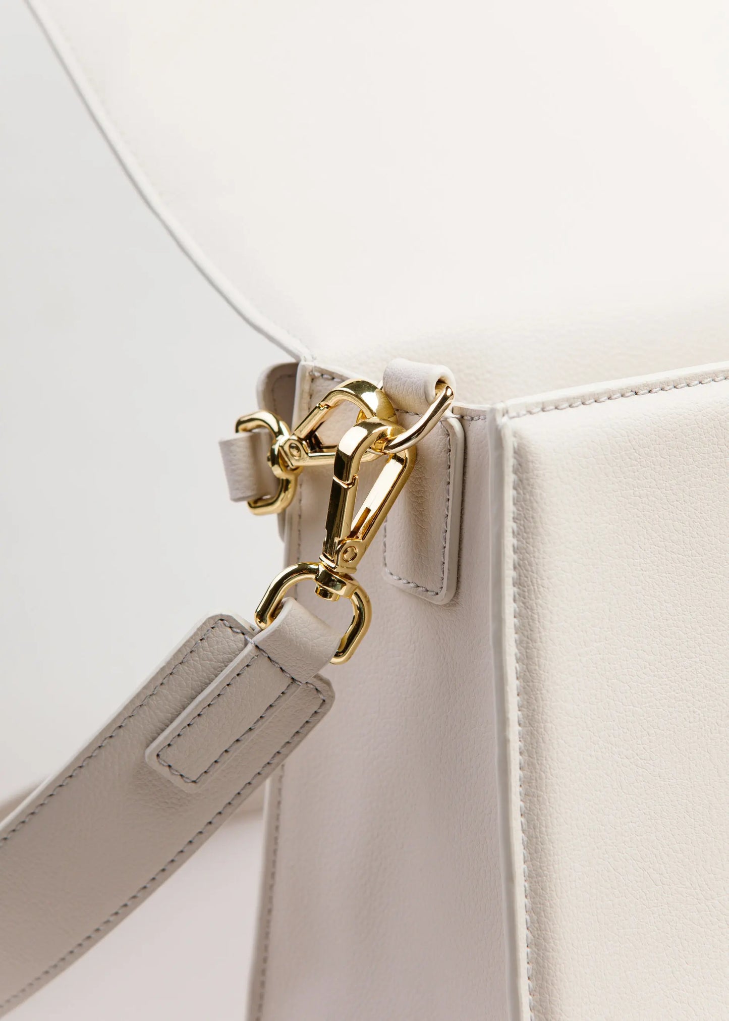 Qosmic Oberon Moonstone - cream bag - hardware detail